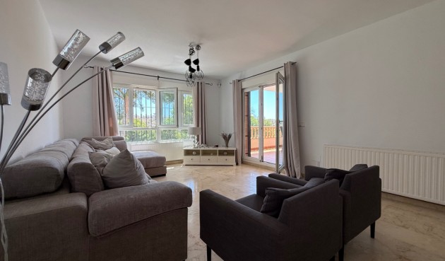 Återförsäljning - Villa -
Orihuela - Inland