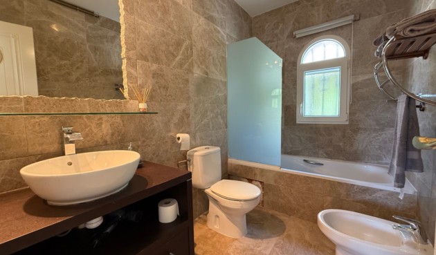 Återförsäljning - Villa -
Orihuela - Inland