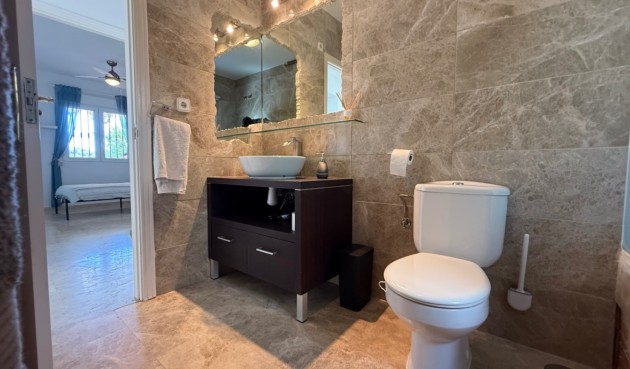 Återförsäljning - Villa -
Orihuela - Inland