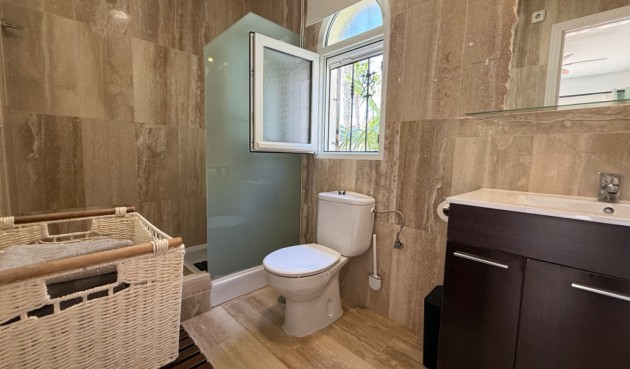 Återförsäljning - Villa -
Orihuela - Inland