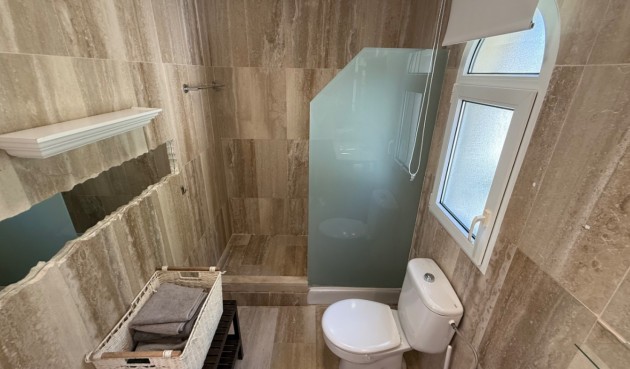 Återförsäljning - Villa -
Orihuela - Inland