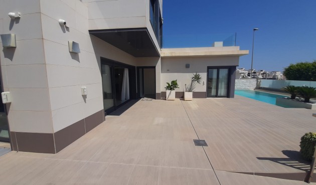 Återförsäljning - Villa -
San Miguel de Salinas - Inland