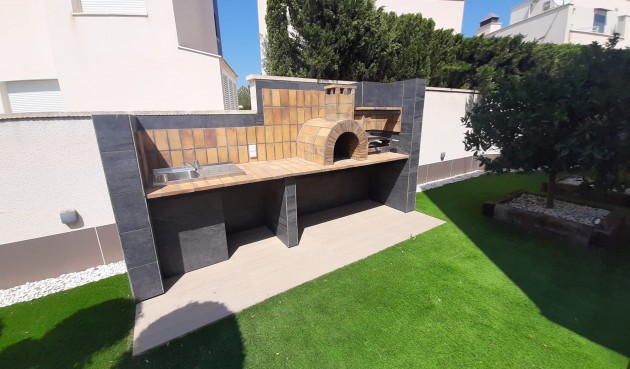 Återförsäljning - Villa -
San Miguel de Salinas - Inland