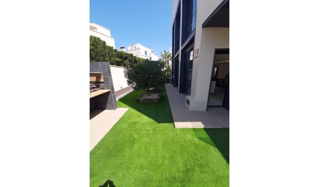 Återförsäljning - Villa -
San Miguel de Salinas - Inland