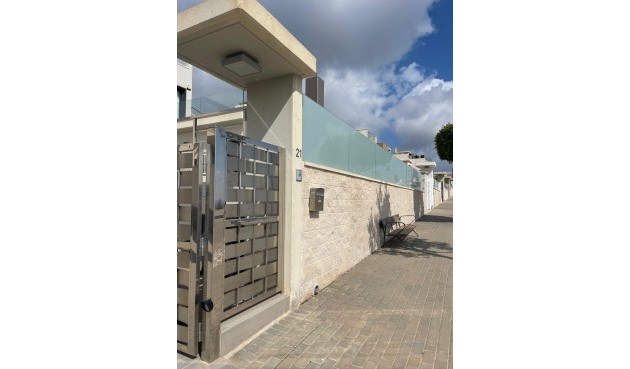 Återförsäljning - Villa -
San Miguel de Salinas - Inland