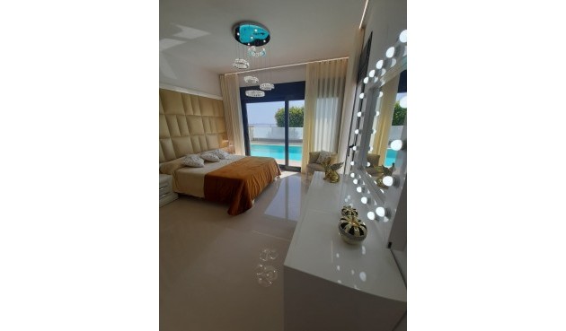 Återförsäljning - Villa -
San Miguel de Salinas - Inland