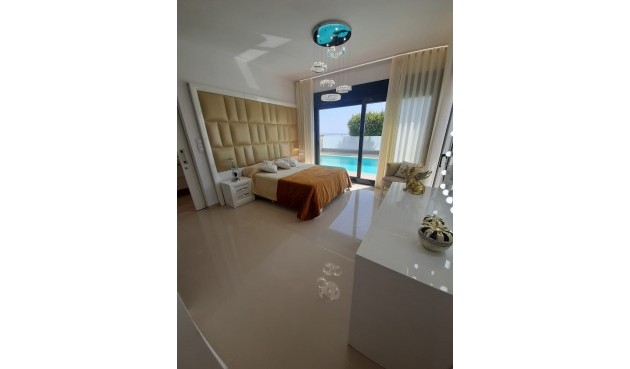 Återförsäljning - Villa -
San Miguel de Salinas - Inland