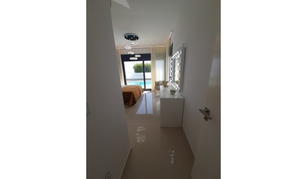 Återförsäljning - Villa -
San Miguel de Salinas - Inland