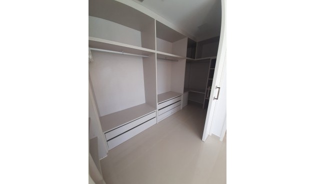 Återförsäljning - Villa -
San Miguel de Salinas - Inland