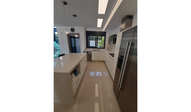 Återförsäljning - Villa -
San Miguel de Salinas - Inland