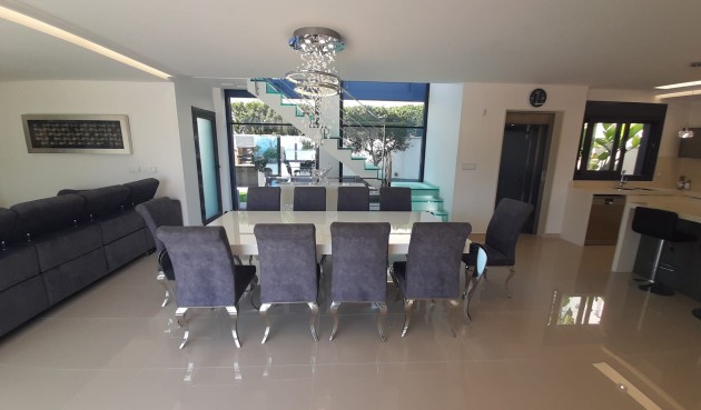 Återförsäljning - Villa -
San Miguel de Salinas - Inland