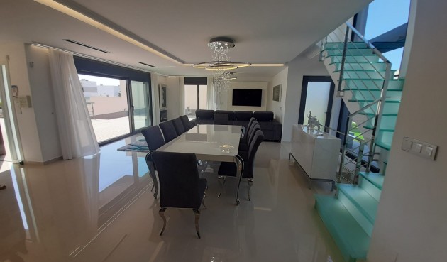 Återförsäljning - Villa -
San Miguel de Salinas - Inland