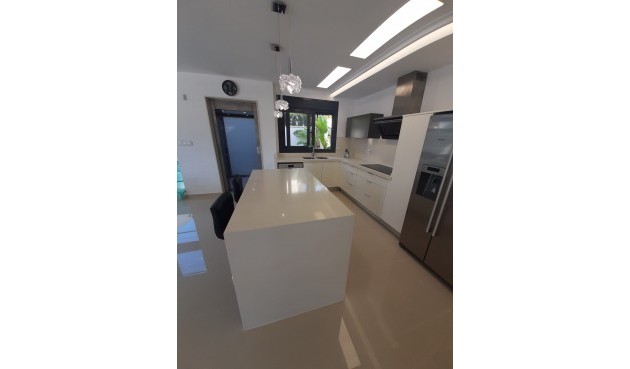 Återförsäljning - Villa -
San Miguel de Salinas - Inland