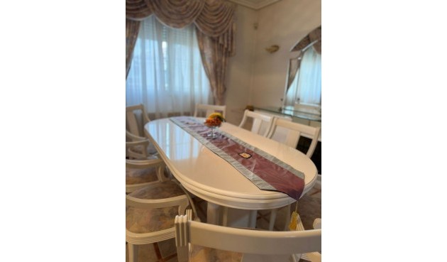 Återförsäljning - Villa -
Playa Flamenca - Costa Blanca