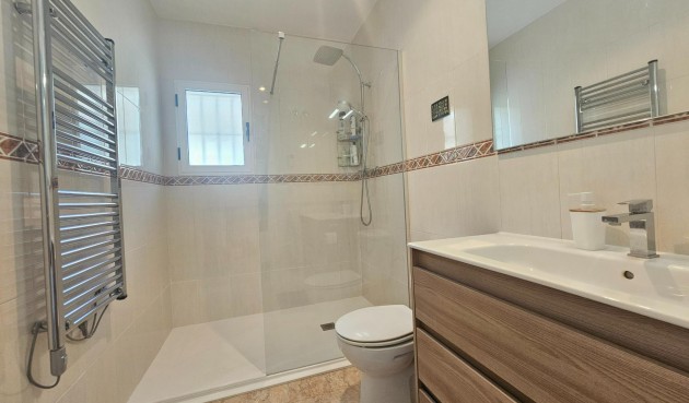 Återförsäljning - Villa -
Benijofar - Benimar 3