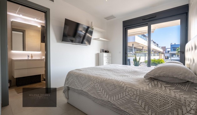 Återförsäljning - Apartment -
Orihuela Costa - La Zenia