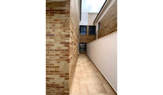 Återförsäljning - Villa -
Roldan - Inland