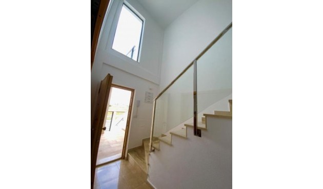 Återförsäljning - Villa -
Roldan - Inland