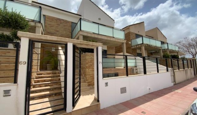 Återförsäljning - Villa -
Roldan - Inland