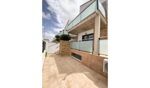 Återförsäljning - Villa -
Roldan - Inland