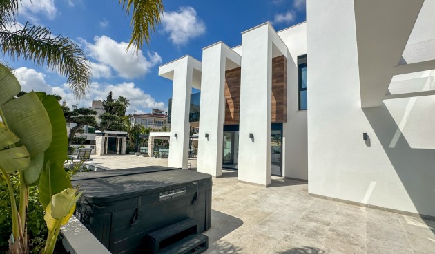 Återförsäljning - Villa -
Orihuela Costa - Costa Blanca