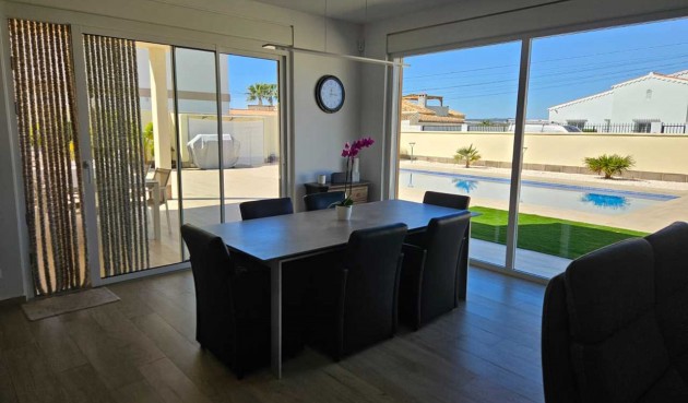 Återförsäljning - Villa -
Torrevieja - Costa Blanca