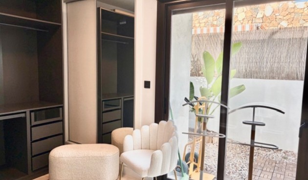 Återförsäljning - Villa -
Cabo Roig - Costa Blanca