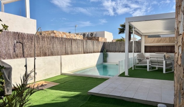 Återförsäljning - Villa -
Cabo Roig - Costa Blanca