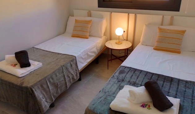 Återförsäljning - Apartment -
Orihuela - Inland