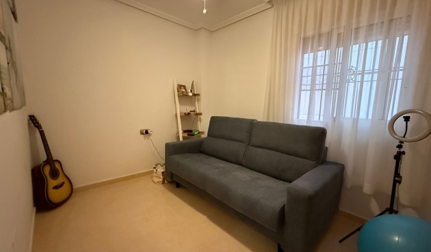 Återförsäljning - Apartment -
Orihuela - Inland