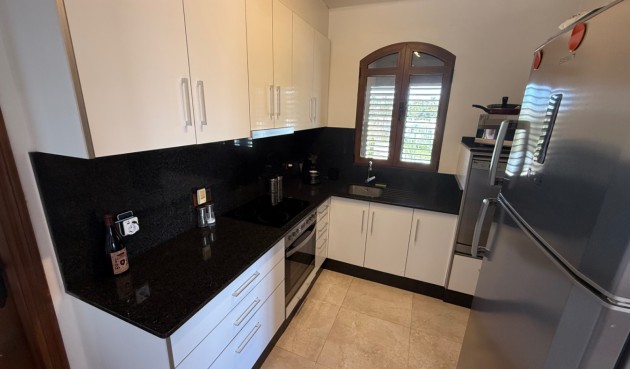 Återförsäljning - Villa -
Orihuela - Inland