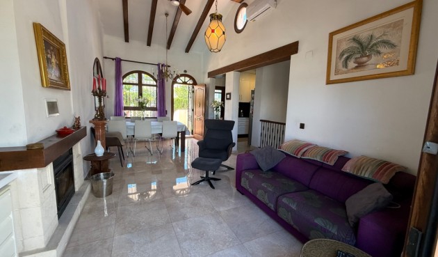 Återförsäljning - Villa -
Orihuela - Inland