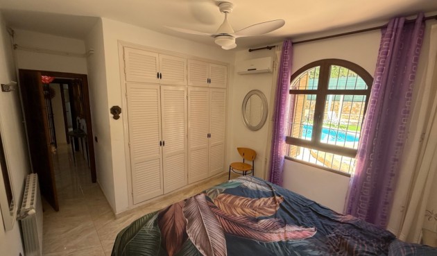 Återförsäljning - Villa -
Orihuela - Inland