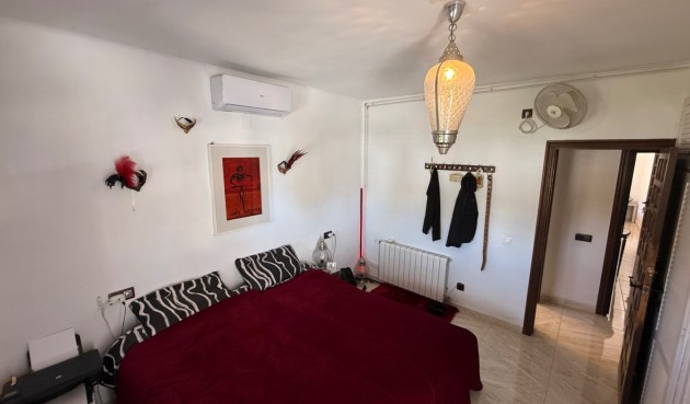 Återförsäljning - Villa -
Orihuela - Inland