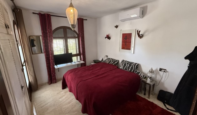 Återförsäljning - Villa -
Orihuela - Inland