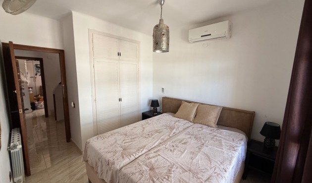 Återförsäljning - Villa -
Orihuela - Inland