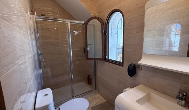 Återförsäljning - Villa -
Orihuela - Inland