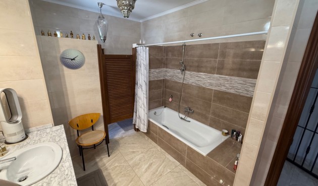 Återförsäljning - Villa -
Orihuela - Inland