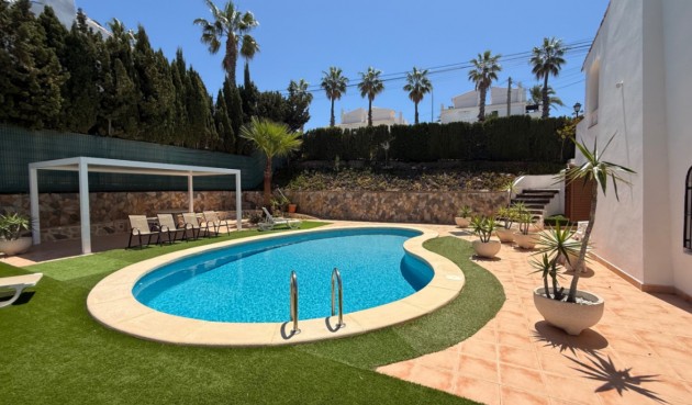 Återförsäljning - Villa -
Orihuela - Inland