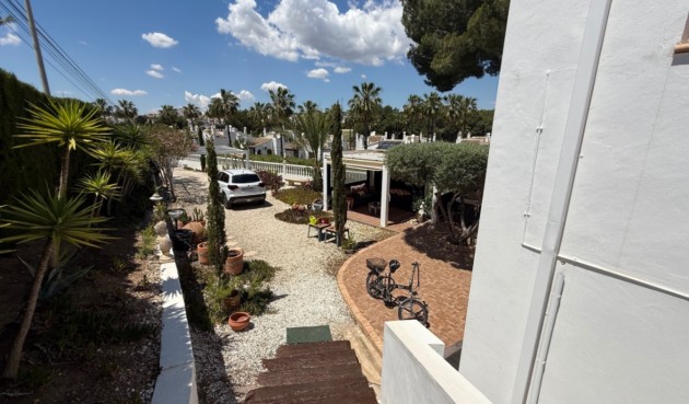 Återförsäljning - Villa -
Orihuela - Inland