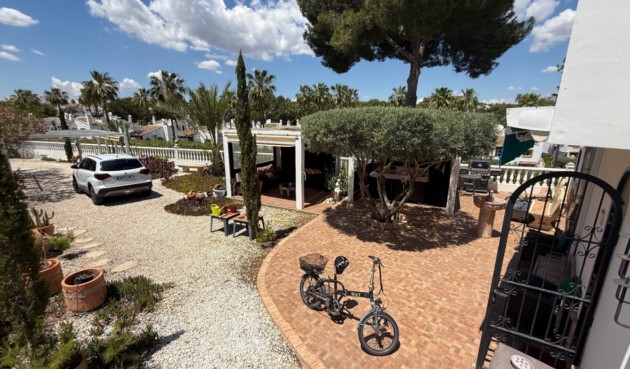 Återförsäljning - Villa -
Orihuela - Inland