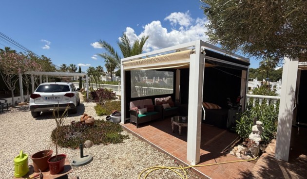 Återförsäljning - Villa -
Orihuela - Inland