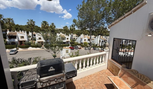 Återförsäljning - Villa -
Orihuela - Inland