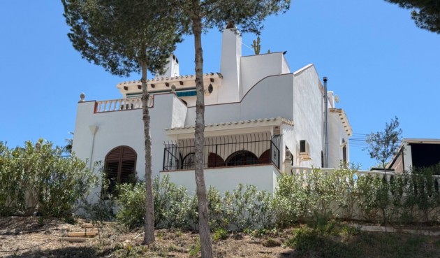 Återförsäljning - Villa -
Orihuela - Inland