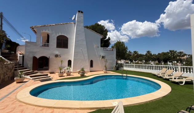 Återförsäljning - Villa -
Orihuela - Inland