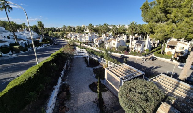 Återförsäljning - Villa -
Orihuela - Inland