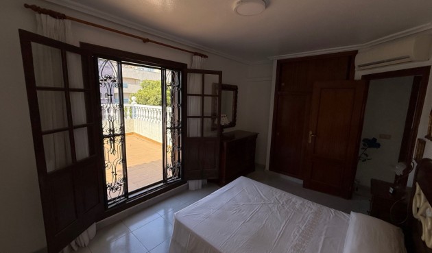 Återförsäljning - Villa -
Orihuela - Inland