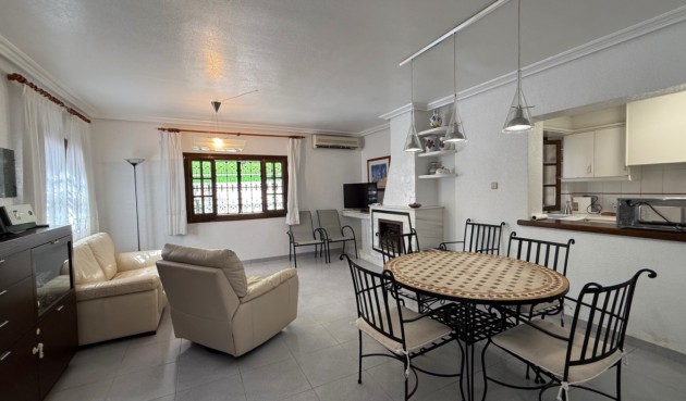 Återförsäljning - Villa -
Orihuela - Inland