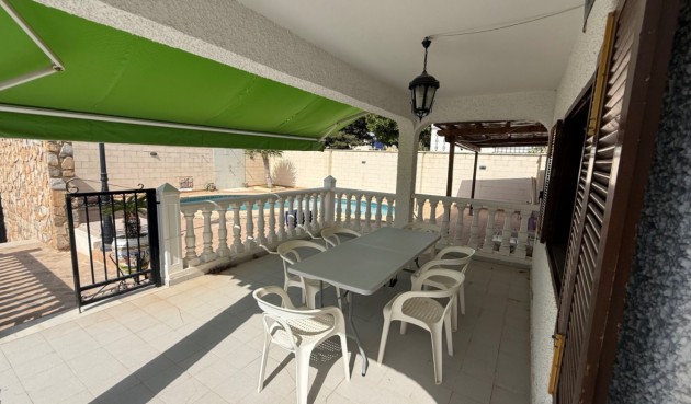 Återförsäljning - Villa -
Orihuela - Inland