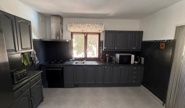 Återförsäljning - Villa -
Orihuela - Inland